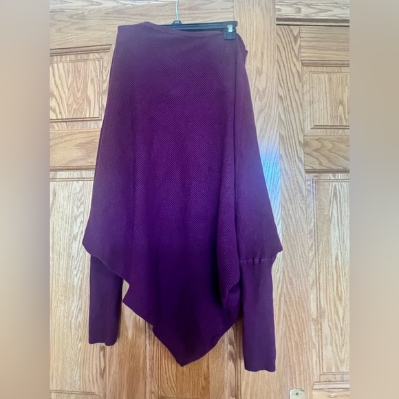 Vici - Poncho Sweater - Picture 4 of 8